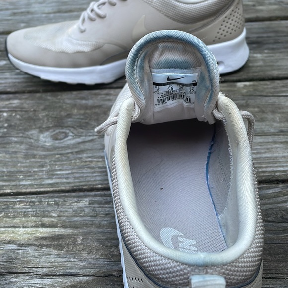 Nike Womens rose gold/champagne athletic shoe - Picture 5 of 7